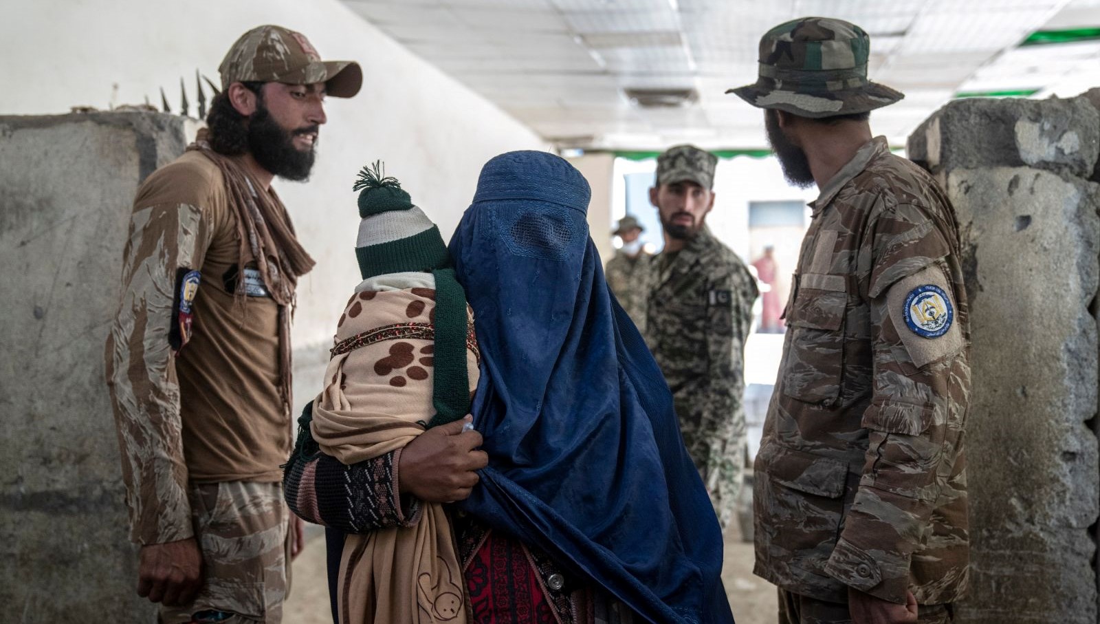 Afgan bayanlar Taliban yasaklarına meydan okuyor