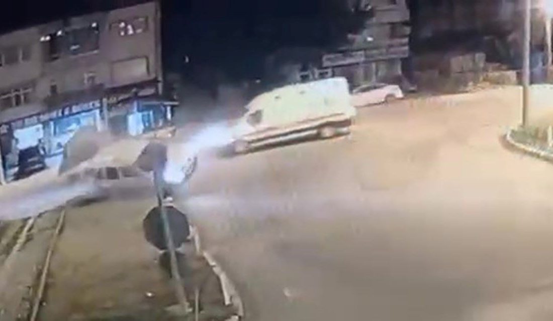 Amasya’da ambulansın kavşakta hafif