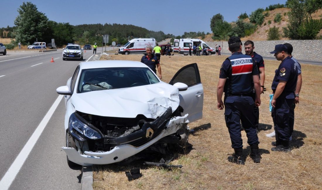 Amasya'da iki aracın karıştığı