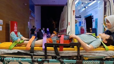 Annesinin elini bıraktı gözünü hastanede açtı