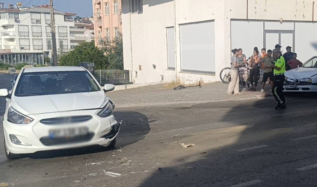Antalya'da iki arabanın çarpışması