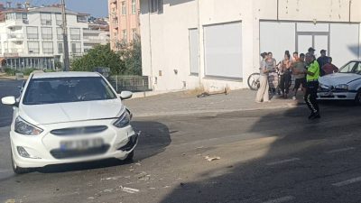 Antalya’da iki araba çarpıştı
