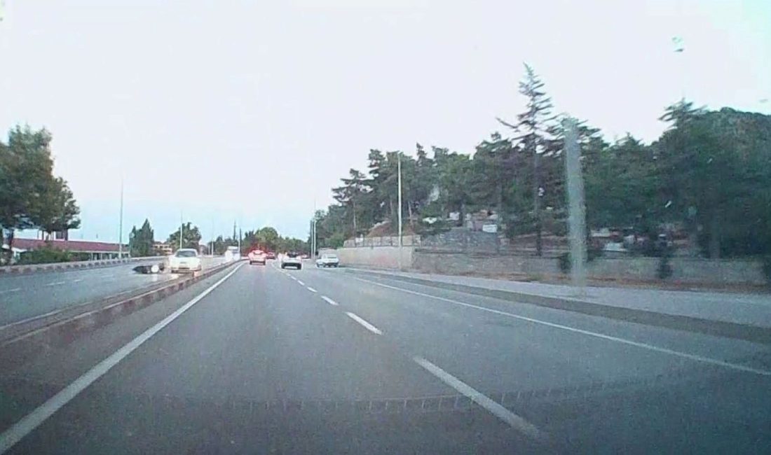 Araba ile motosiklet çarpıştı: 1 yaralı Afyonkarahisar'da arabasının çarpması sonucunda