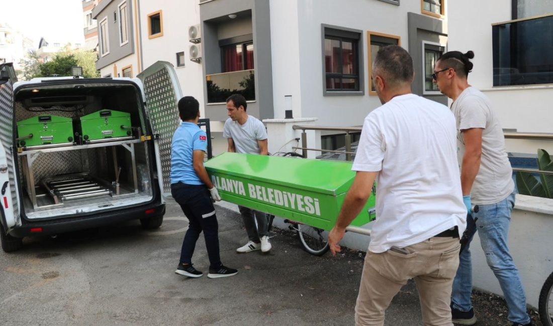 Alanya'da arkadaşı Abdulcebbar Yıldız'ı