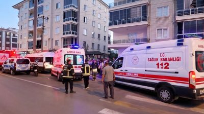Asansör 5’inci kattan düştü, 2 personel yaralandı
