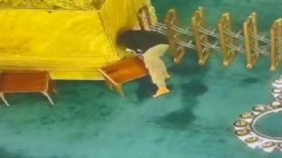 Ayasofya Camii’ne kundaklama teşebbüsü: İncili parfüm sıkarak tutuşturmuş