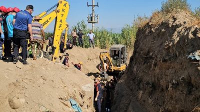 Babasına yardıma geldi, göçük altında can verdi