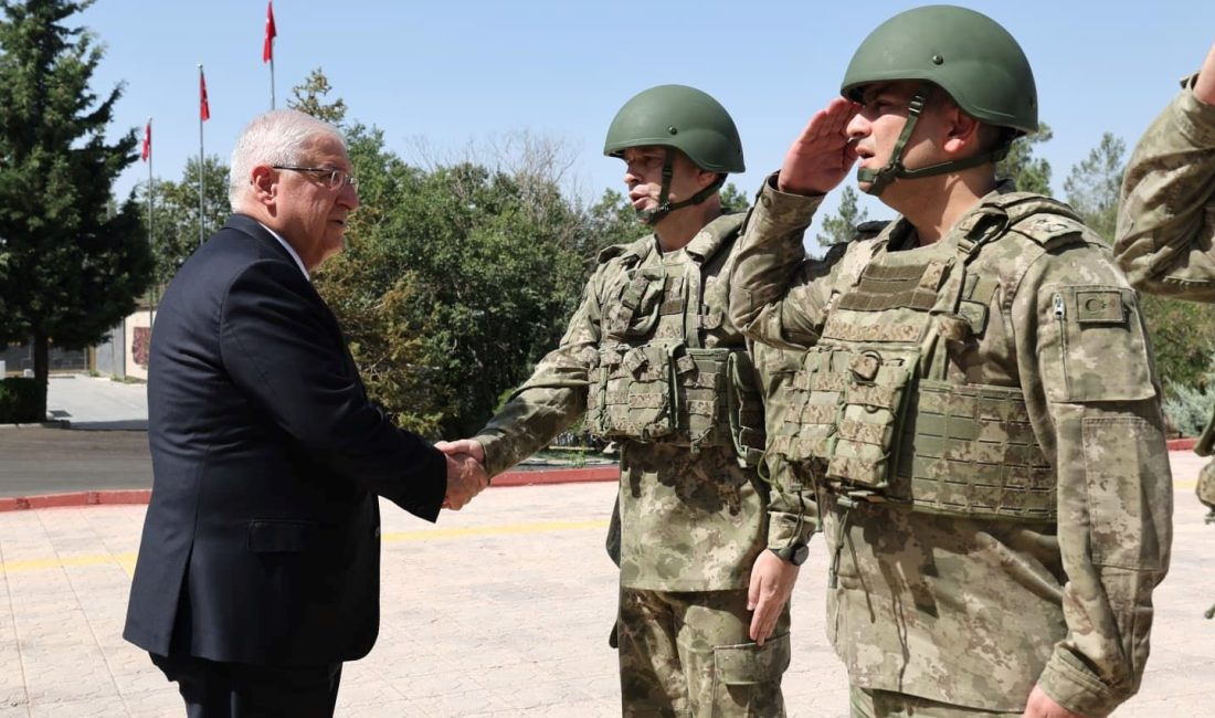 Milli Savunma Bakanı Yaşar