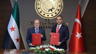 Bakan Kacır, Suriyeli mevkidaşı ile bir ortaya geldi