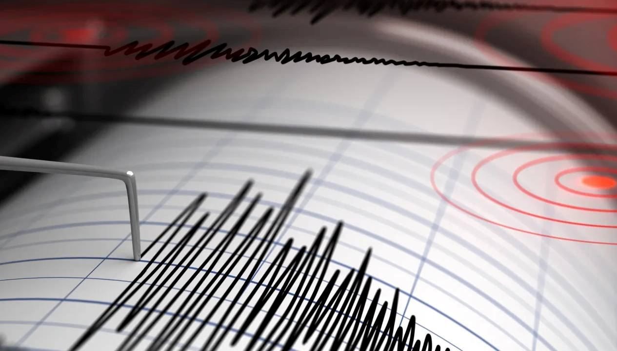 Balıkesir Sındırgı’da 6,1 büyüklüğünde sarsıntı: 10’un üzerinde bina yıkıldı