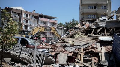 Balıkesir zelzelesi: Yıkılan binanın sahibi tutuklandı