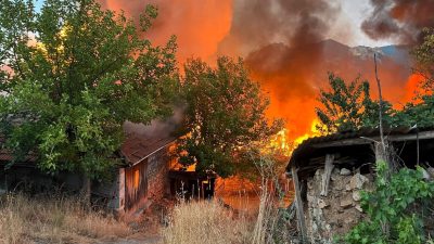 Balıkesir’de yangın: 15 konut kül oldu