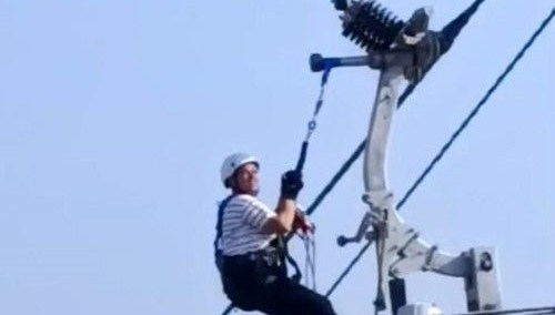 Bergama’da teleferik yolcu kurtarma