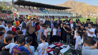 Bir Anadolu Şenliği Hakkari coşkuyla başladı