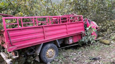 Çalışanları taşıyan kamyonet şarampole yuvarlandı: 4 meyyit, 1 yaralı