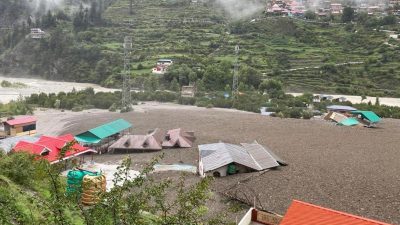 Hindistan ve Çin'i sel vurdu.