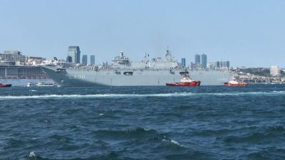Çanakkale’den yola çıkan TCG Anadolu, İstanbul’a ulaştı