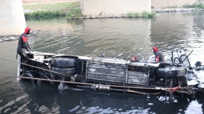 Cezayir’de yolcu otobüsünün köprüden savrularak