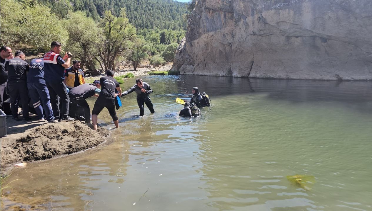 Derede çırpınan kardeşini kurtarmak istedi; ikisi de boğuldu