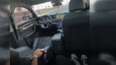 Direksiyona pet şişe sabitledi art koltuğa geçip görüntü çekti