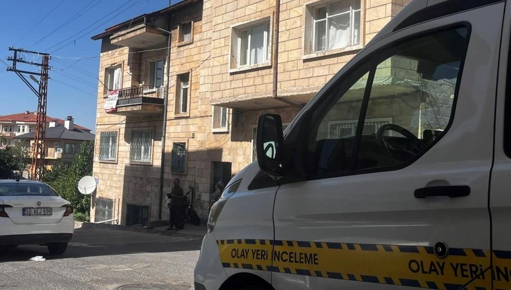 Nevşehir'de bir apartmanın balkonundan