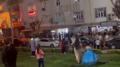 Düğün çıkışı tekmeli yumruklu sopalı hengame