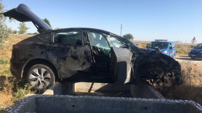 Düğün dönüşü TIR’a arttan çarptılar: Biri ağır, 6 yaralı