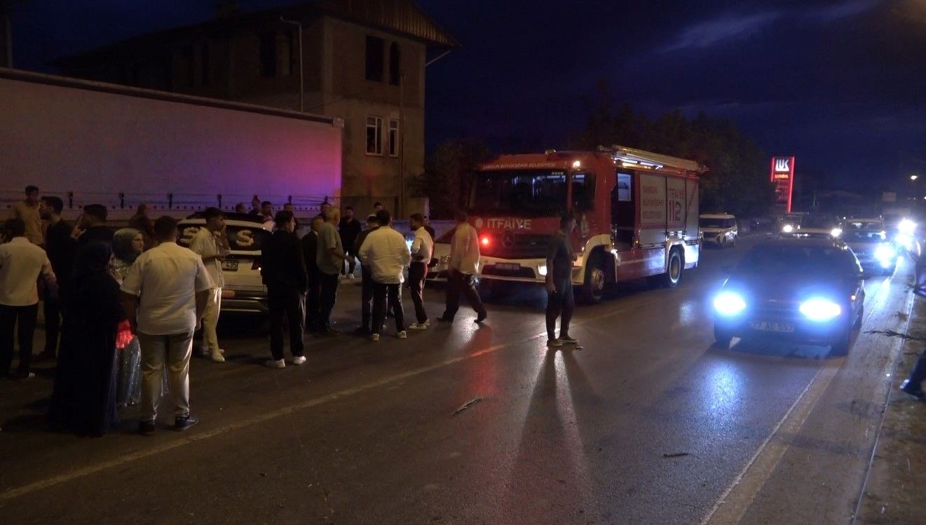 Düğün konvoyu kaza yaptı, gelin hastaneye kaldırıldı