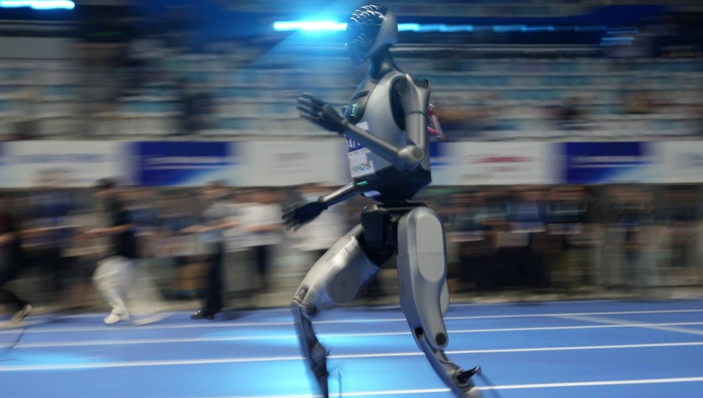 Dünyanın birinci “insansı robot olimpiyatları” Pekin’de başladı
