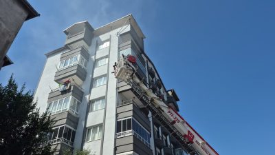 Elektrik panosundaki kaçak yangın çıkardı