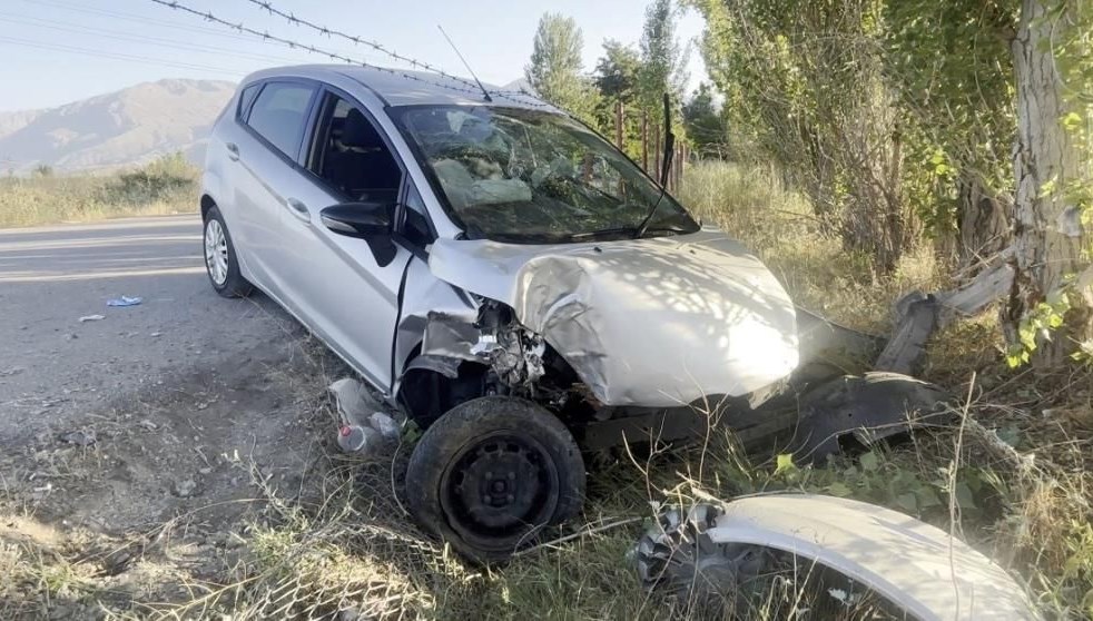 Erzincan'da şoförünün direksiyon hakimiyetini