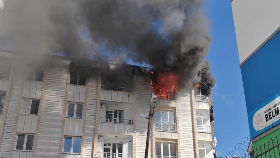 İstanbul Esenyurt'ta 4 katlı binanın
