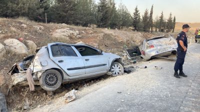 Gaziantep’te iki araba çarpıştı: 3 meyyit, 3 yaralı