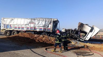 Gaziantep’te seyir halindeki TIR alev aldı