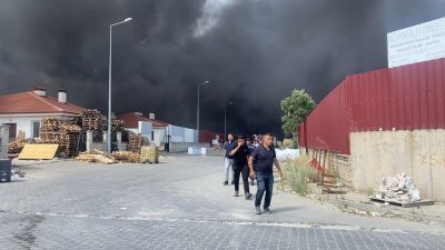 Gökyüzü dumanla kaplandı: Eskişehir’de 3 fabrikada yangın