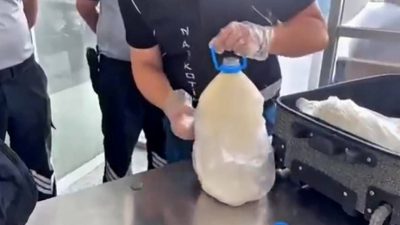 Havalimanında süt şişesi içinde ele geçirildi: Tam 12 kilo 800 gram