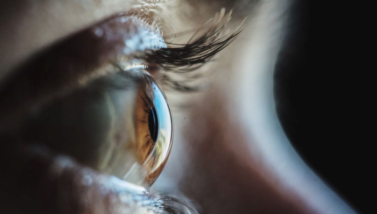 Hindistan’da şaşırtan olay: Bulanık görüyordu, gözünden solucan çıktı