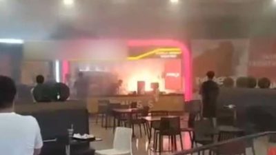 İstanbul’da AVM’de yangın: Büyük panik yaşandı