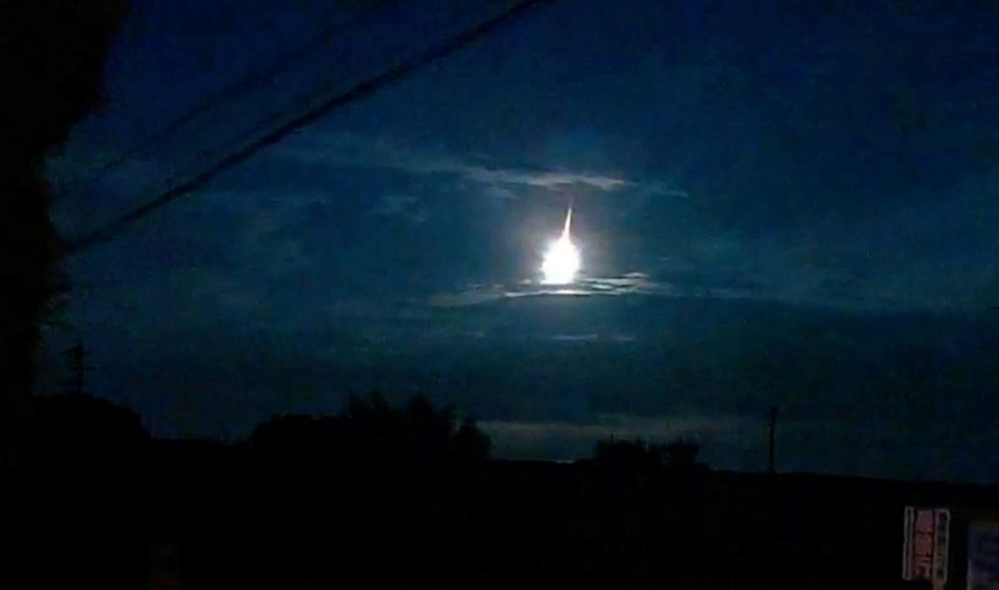 Japonya’da gece gökyüzünü aydınlatan