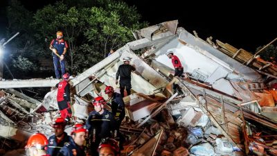 Kabine üyelerinden Balıkesir’deki zelzeleye ait geçmiş olsun iletileri