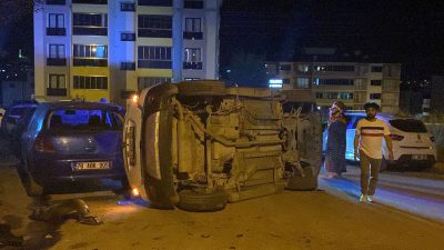 Karabük’te kavşakta kaza: Üç yaralı