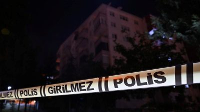 Kolonlar çatladı, 8 katlı bina tahliye edildi