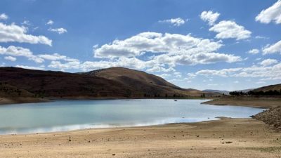 Kuraklık tesiri her yerde: Kar sularıyla beslenen gölette su düzeyi düştü