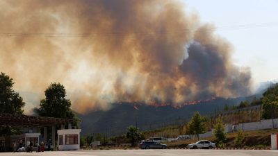 Lazkiye’de başlayan yangın Türkiye’ye sıçradı