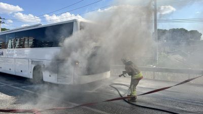 Manisa’da yolcu otobüsü alev aldı