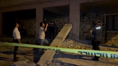 Meskenin balkonu çöktü, metrelerce yüksekten düştüler: 2’si bebek 5 yaralı