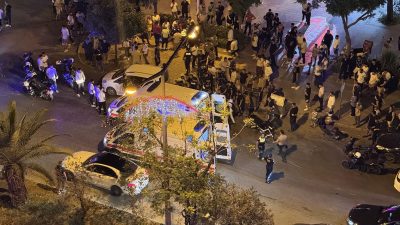 Motosiklet devrildi, 2 polis yaralandı