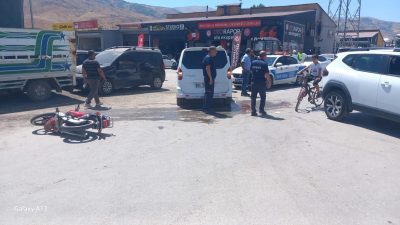 Muş’ta motosiklet ile hafif ticari araç çarpıştı: 2 yaralı