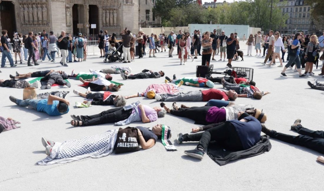 Paris’teki dünyaca ünlü Notre