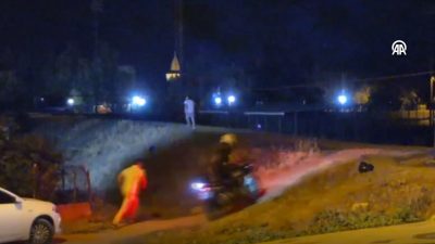 Polisi görünce aracını bırakıp kaçmaya başladı